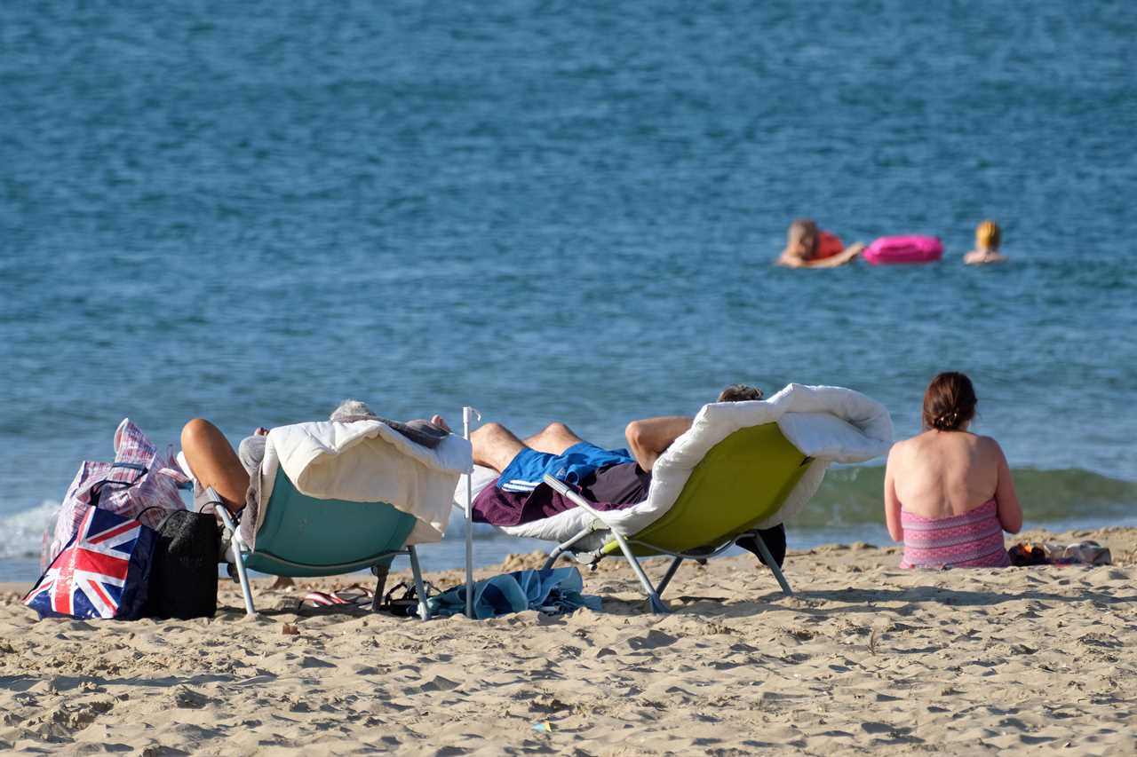 UK weather – Brits hit the beach from 7am on 29C hottest day of the year