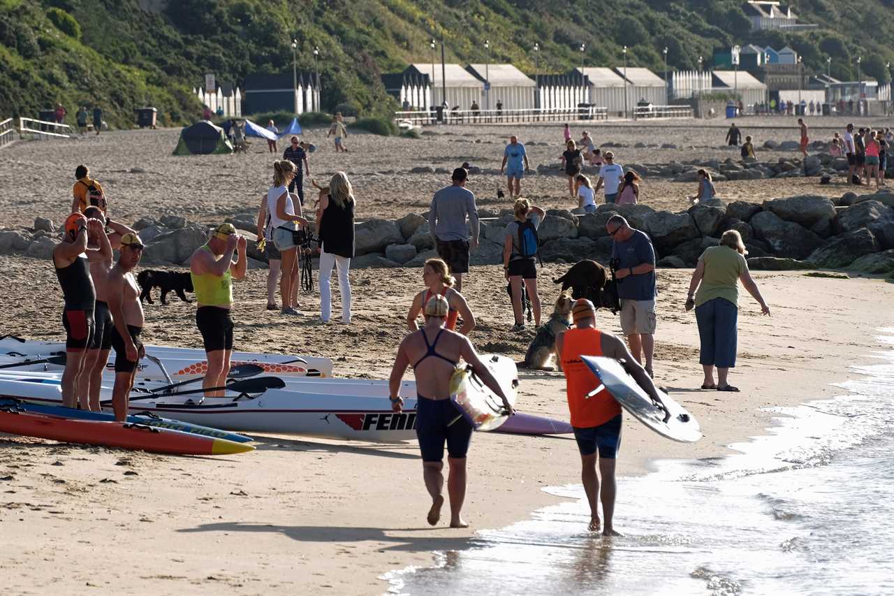 UK weather – Brits hit the beach from 7am on 29C hottest day of the year