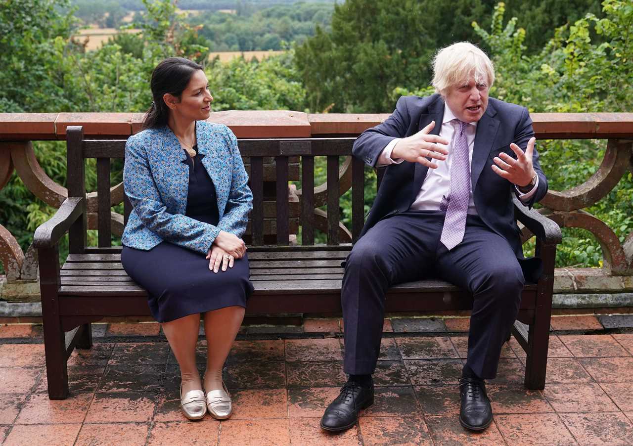 Boris Johnson promises ‘hi-vis chain gangs’ for criminals to do community service as he backs ‘loving’ stop & search