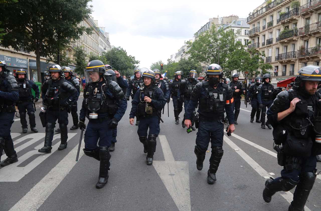 Paris cops use tear gas to disperse anti-vaxxers holding signs saying ‘we are not guinea pigs’ in jab passport protest