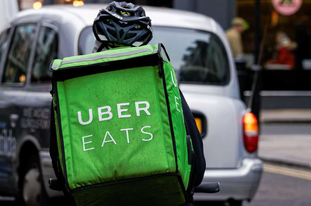 Deliveroo, Uber and Bolt among firms lined up to offer discounts to jabbed students