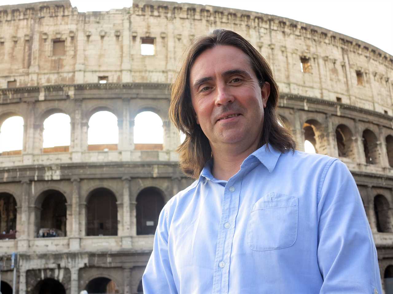 Neil Oliver sparks outrage after claiming he would ‘cheerfully risk catching Covid’ on GB News