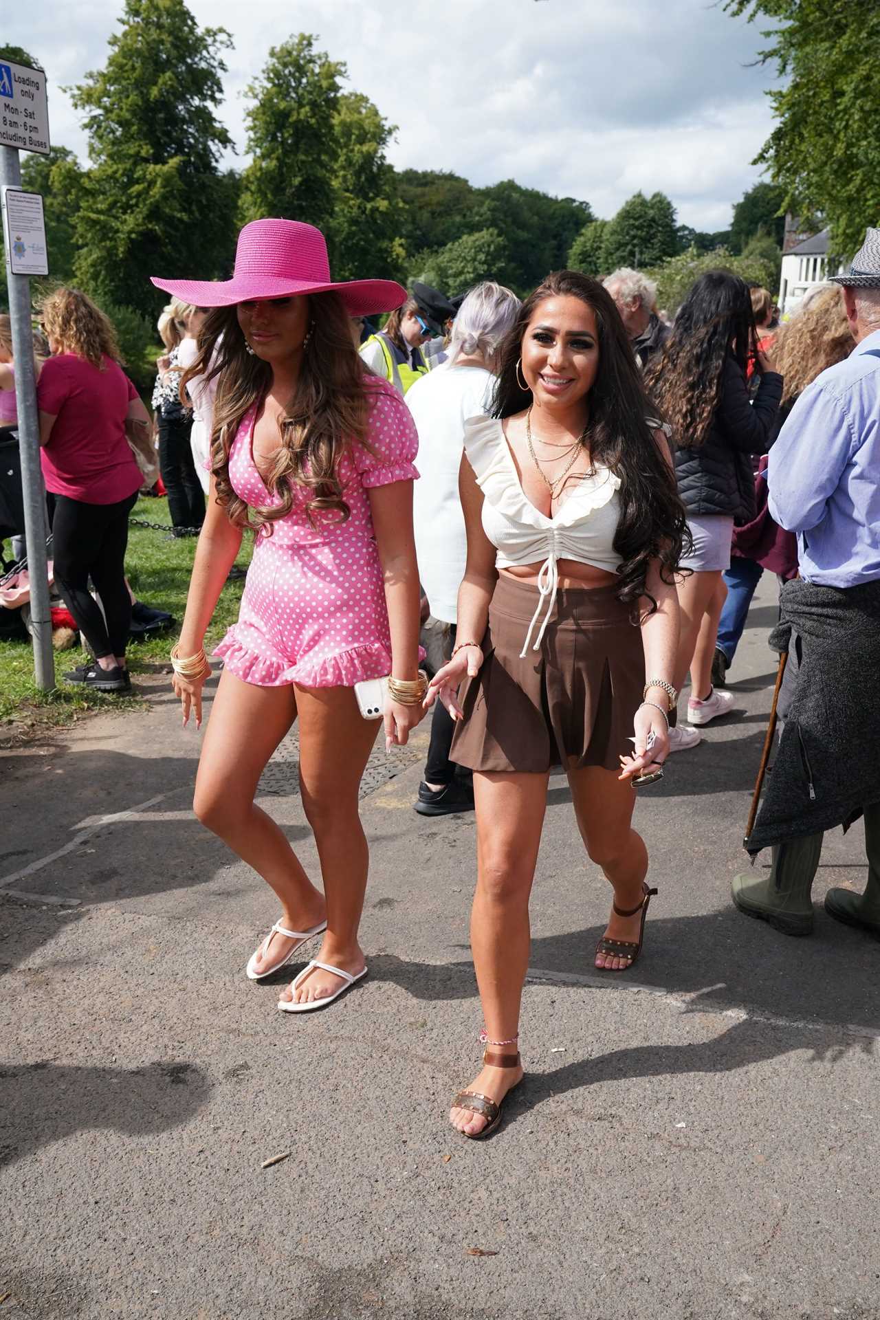 Crowds of travellers dress to impress at Appleby Horse fair as armed cops called over ‘serious violence’