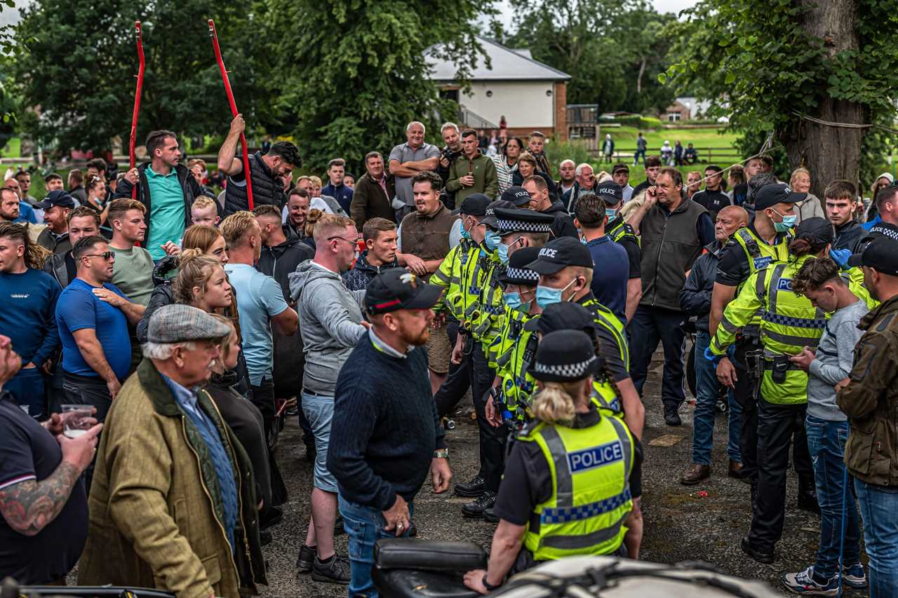 Crowds of travellers dress to impress at Appleby Horse fair as armed cops called over ‘serious violence’