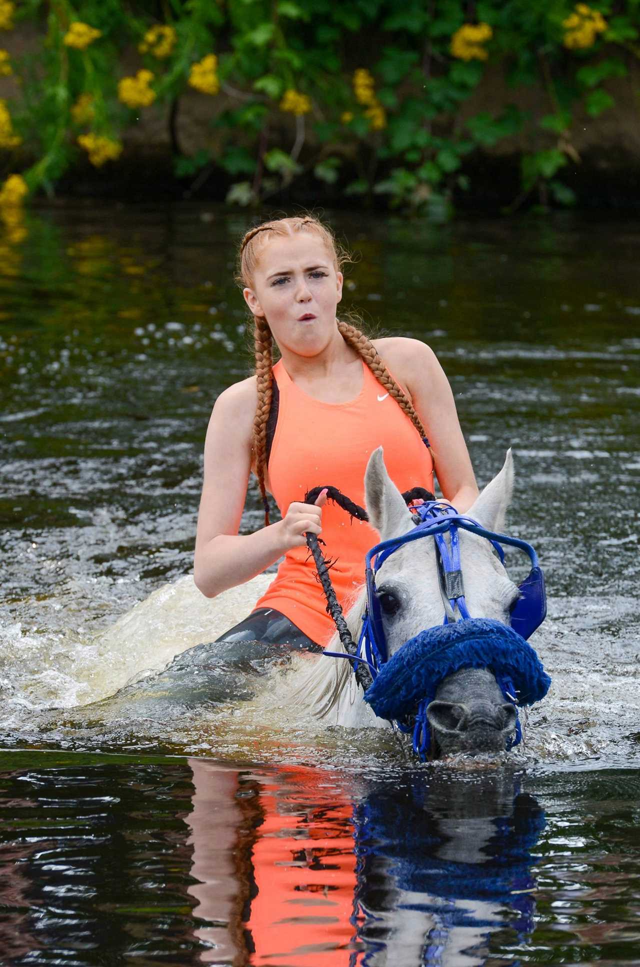 Crowds of travellers dress to impress at Appleby Horse fair as armed cops called over ‘serious violence’