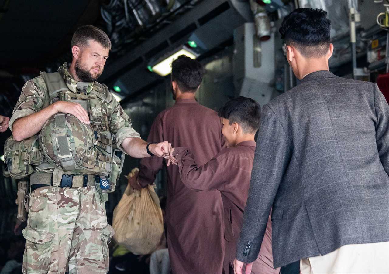 Taliban orders British paratroopers out of Afghanistan in a week’s time — or it’s war