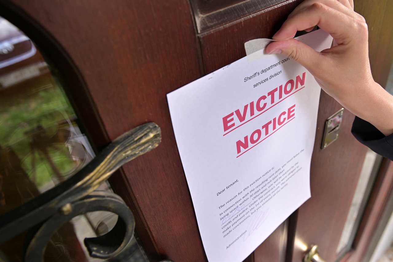 Biden calls on cities to IGNORE Supreme Court block on eviction moratorium as NYC’s de Blasio calls judges ‘extremists’