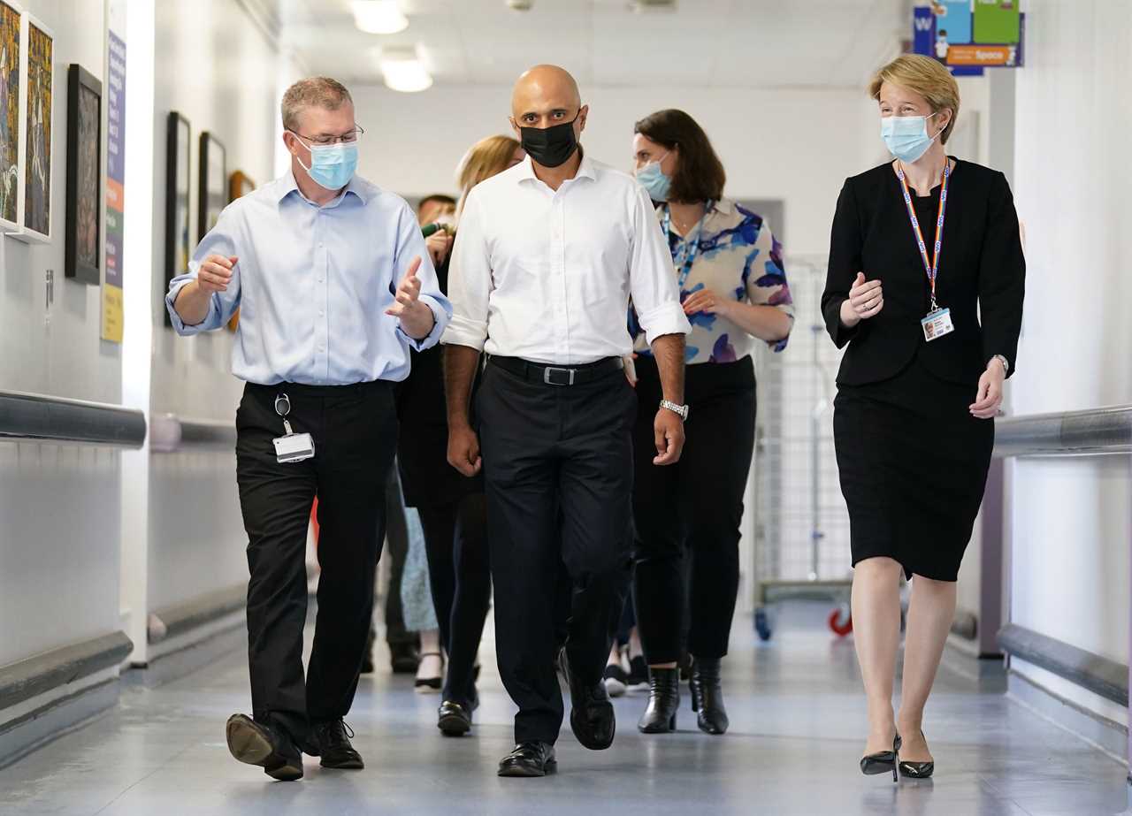 UK Covid deaths rise by almost 50% in a month as 133 more people die and another 32,406 test positive