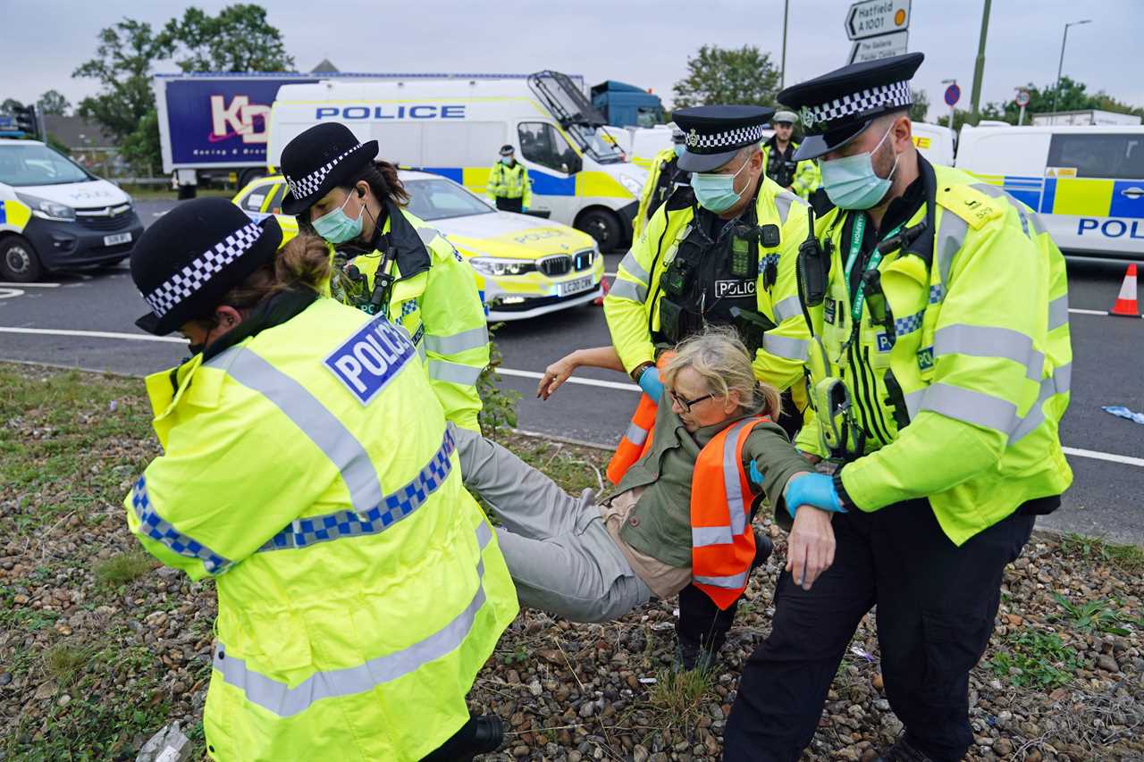 Boris Johnson slams M25 protectors as damaging ‘their own cause’ & backs tough police action to move them