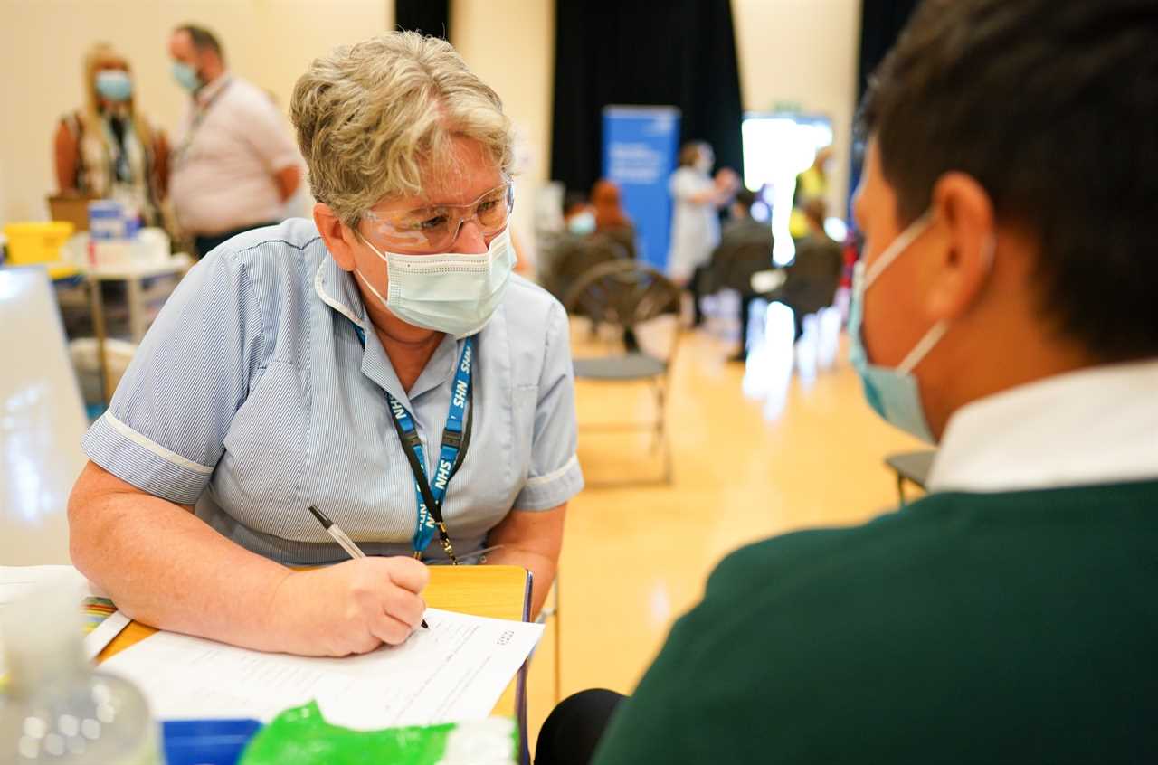 UK Covid cases soar by 10 per cent in a week with 32,417 infections in a day as daily deaths rise by 58