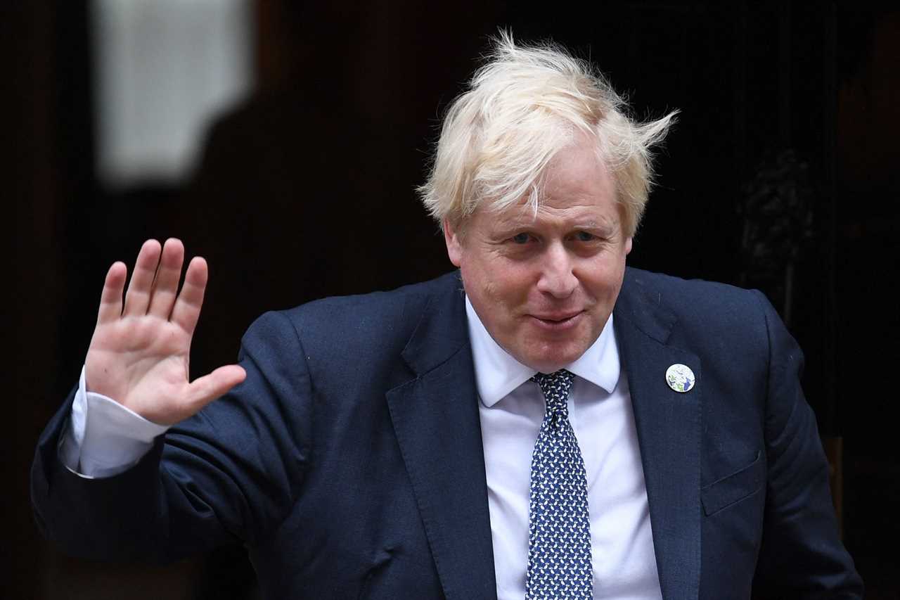 Boris Johnson tells Brits to expect a happy & lockdown-free Christmas