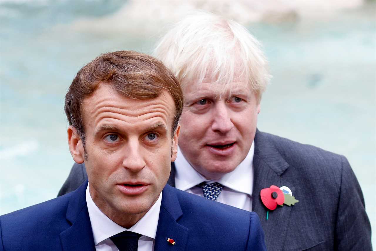 Power hungry Macron squeezes his way between Boris Johnson and Italian PM as leaders gather for G20