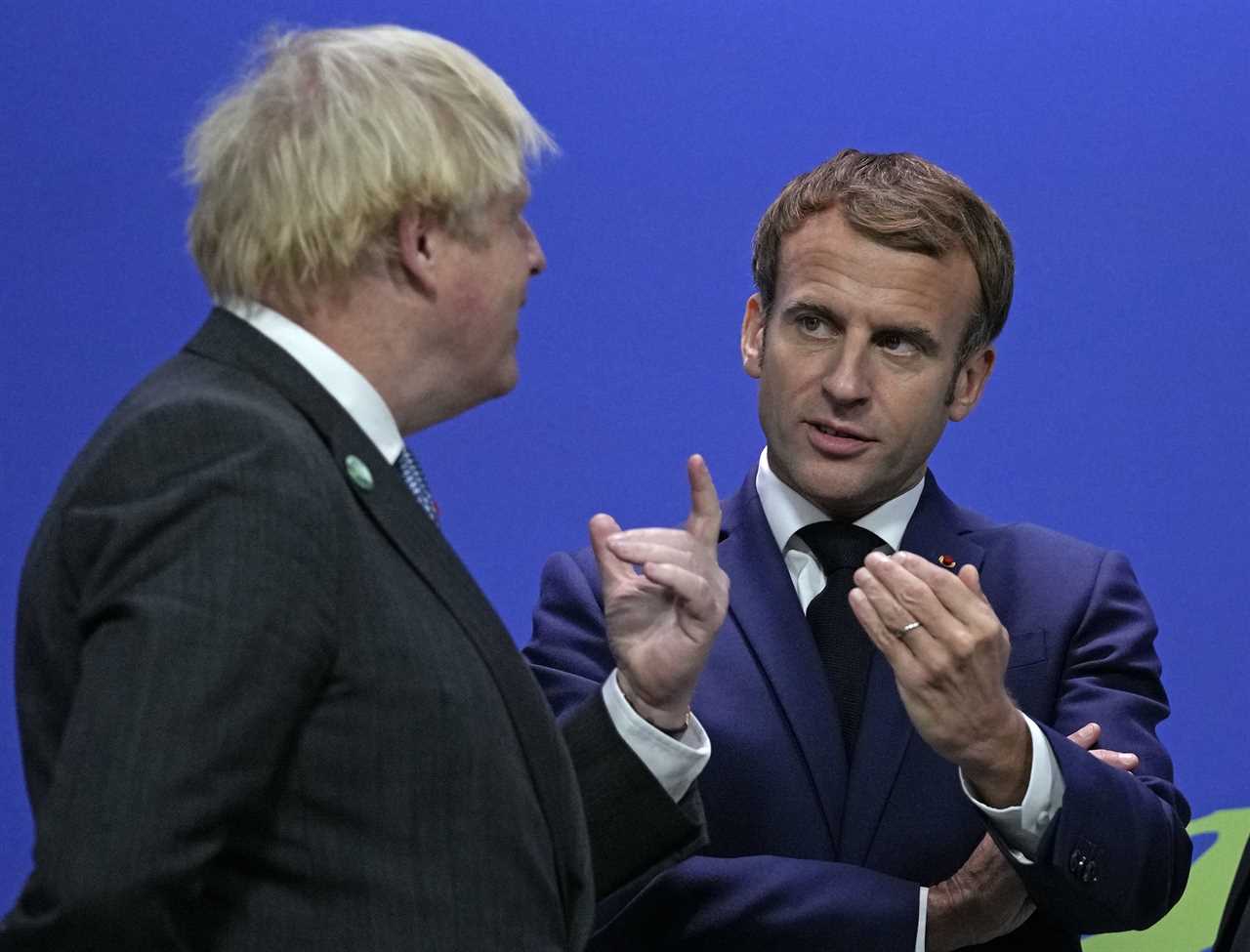 Shark-like Macron trying to overpower ‘cheating partner’ Boris at COP26 but PM isn’t backing down – body language expert