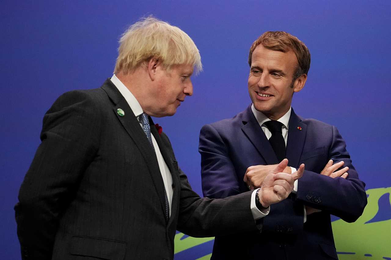 Shark-like Macron trying to overpower ‘cheating partner’ Boris at COP26 but PM isn’t backing down – body language expert