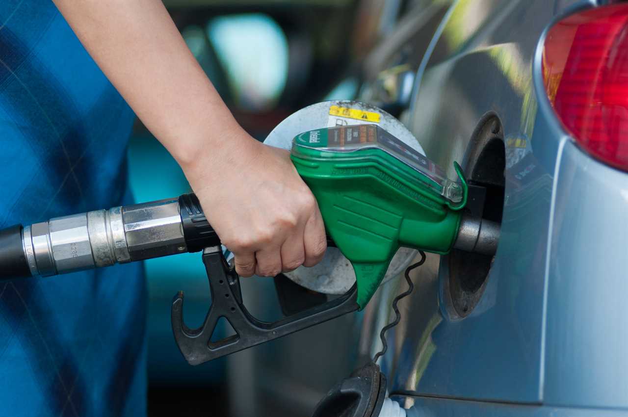 Motorists would save £150 a year if retailers passed on petrol price cuts