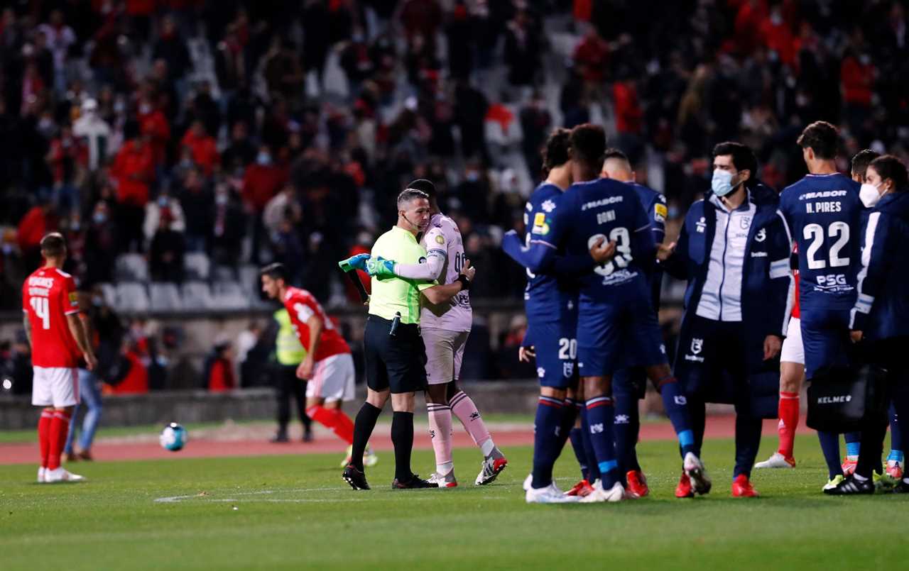 Benfica game stopped after Belenenses forced to field nine players including two goalkeepers due to outbreak