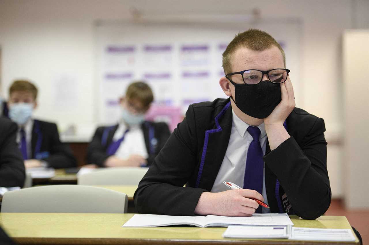 Schools to bring back face masks if Covid cases are high in their area