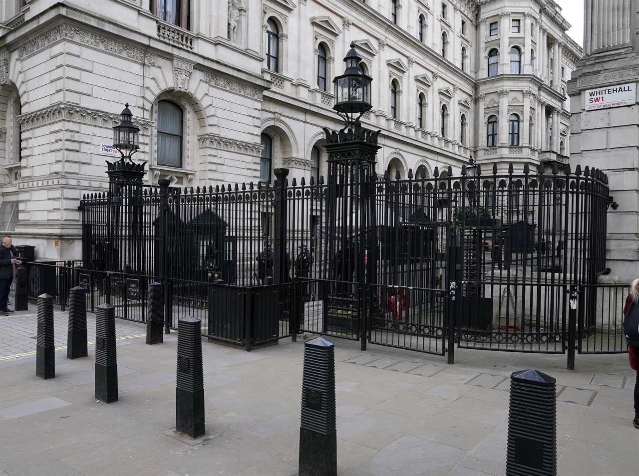 ‘Tipsy’ Downing Street official ‘taunted cops after leaving a lockdown-busting booze-up’