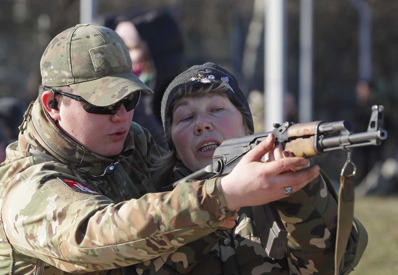 Boris Johnson urges Putin to step back from ‘edge of precipice’ of war in Ukraine as Brits urged to flee the country now