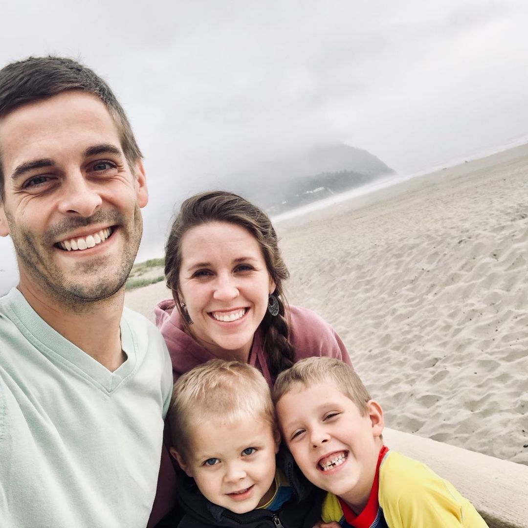 Jill Duggar & husband Derick Dillard ‘concerned & have anxiety’ for her pregnancy after both testing positive for Covid