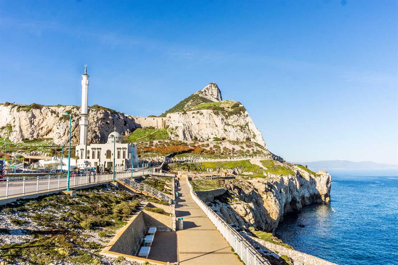 European sunshine holiday spot scraps Covid testing for Brit tourists