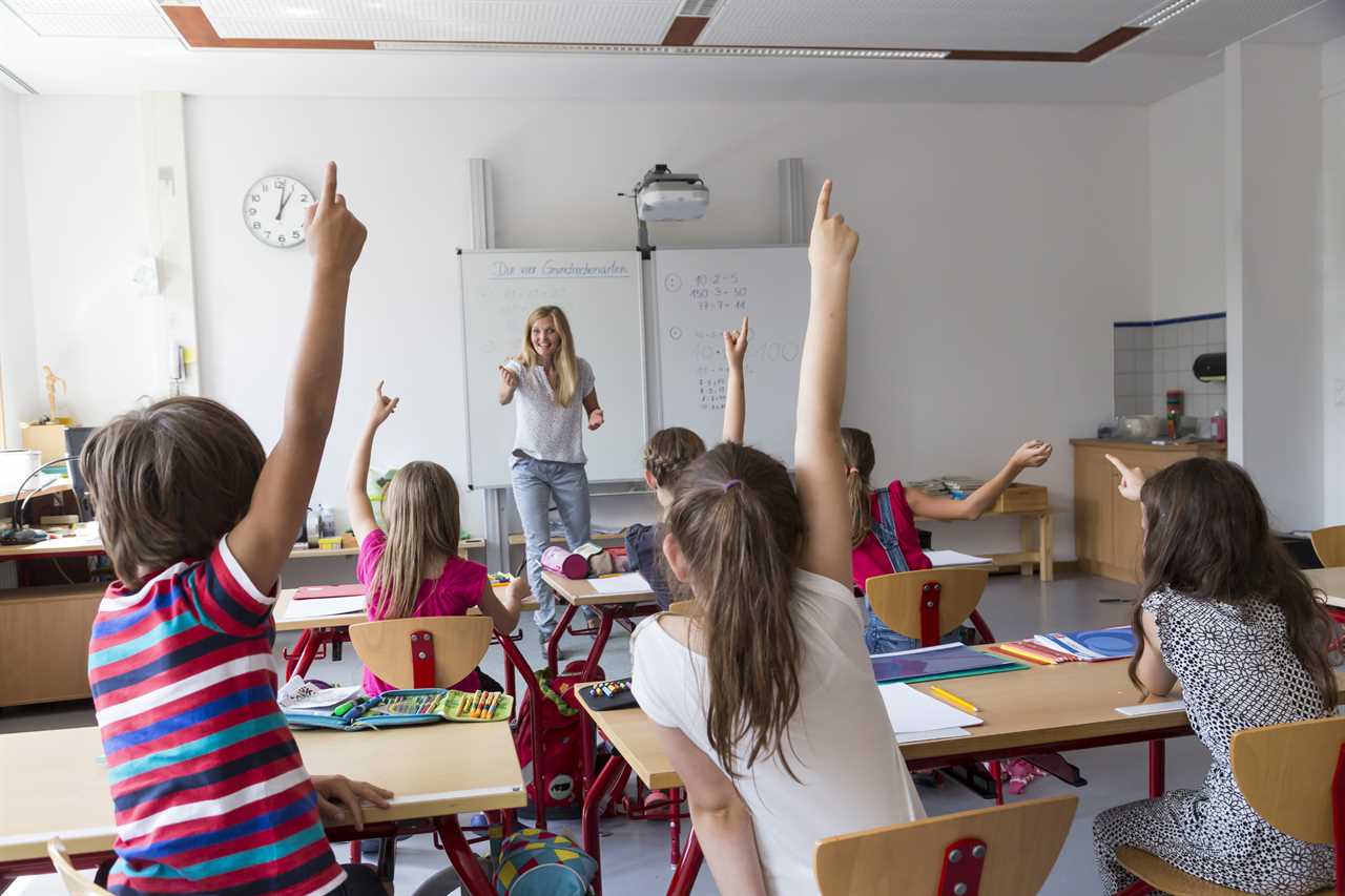 Ministers go to war with teaching unions over plans for extra classroom time for kids