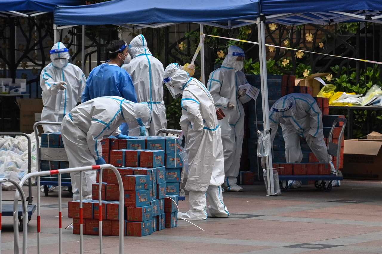 Moment starving Shanghai residents break through cordon to get at supplies amid world’s strictest lockdown