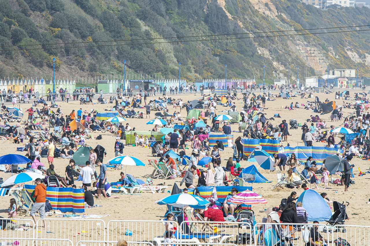 Easter warning as Brits urged to wear facemasks on popular UK beaches after spike in Covid cases