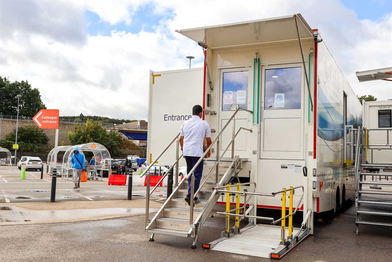 Brits urged to visit ‘health trucks’ after hundreds already diagnosed with lung cancer – the 6 symptoms to watch out for