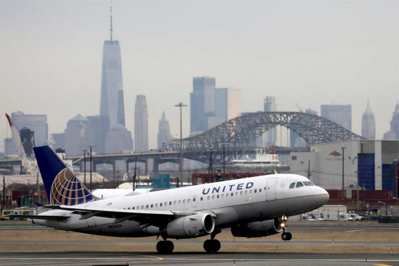 United to offer refunds to passengers who don’t want to fly without mask mandate – how to make a claim