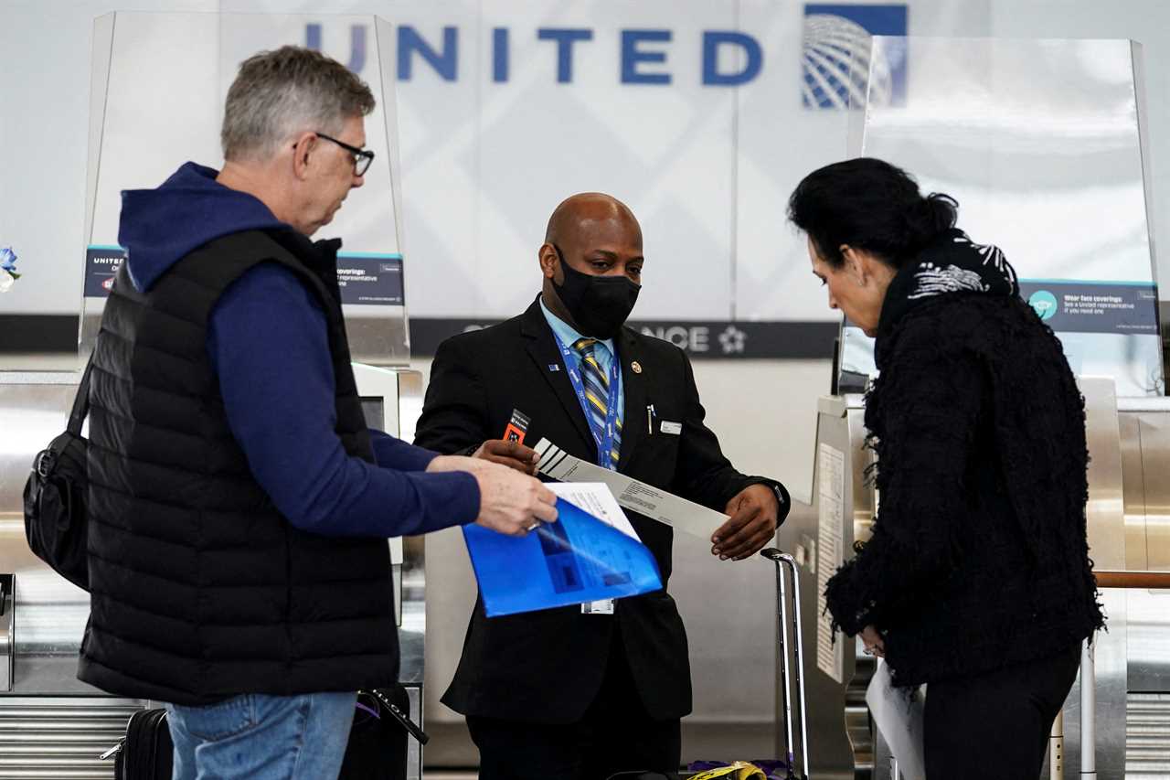 United to offer refunds to passengers who don’t want to fly without mask mandate – how to make a claim