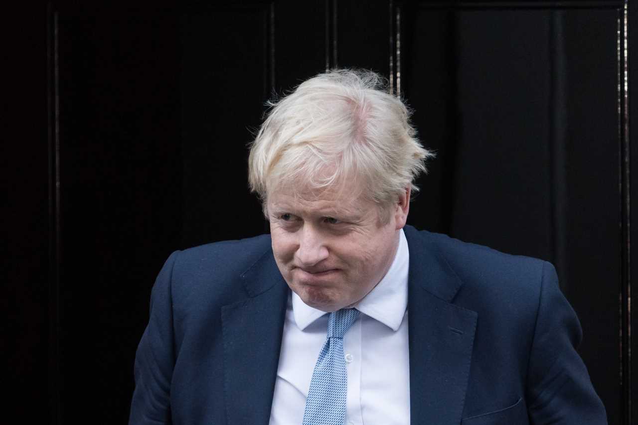 Boris Johnson pictured drinking & raising a toast in new lockdown-busting Downing Street party pics