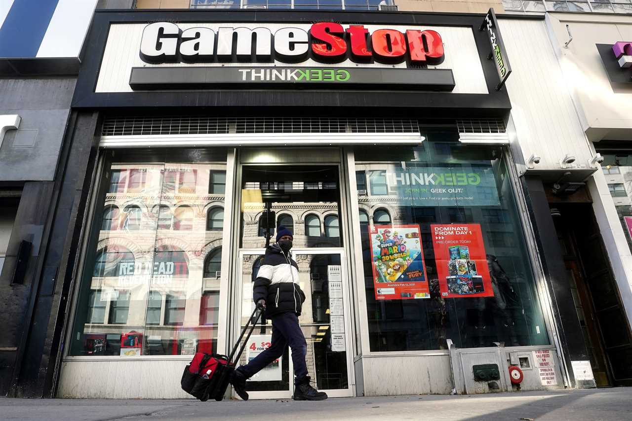 I work for GameStop – 4 tips will save you cash EVERY time you shop, including ‘trade in’ trick