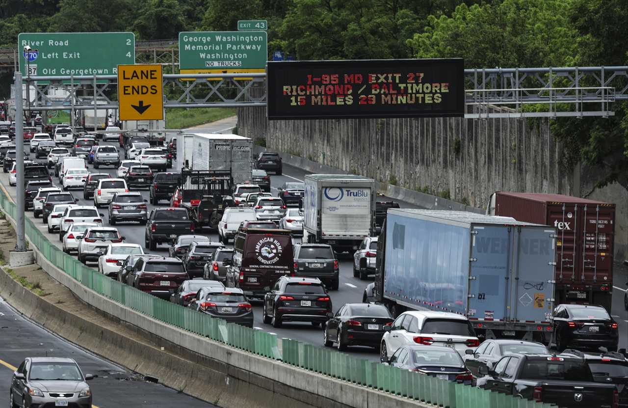 Memorial Day travel chaos after more than 2,200 flights already canceled on only first day of holiday weekend