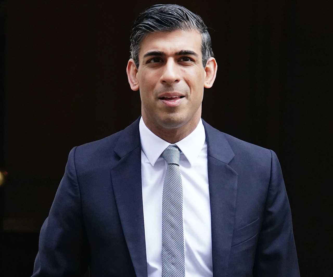 Rishi Sunak fuels fears UK is heading for recession and defends plan to give pensioners bigger pay rise than workers