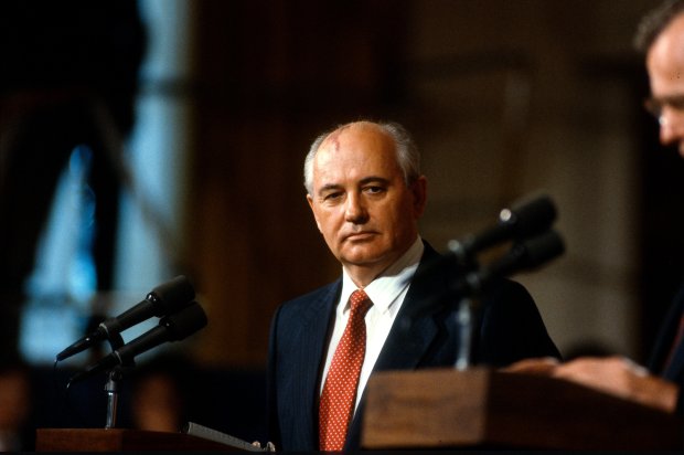 Boris Johnson and Putin lead tributes to Mikhail Gorbachev after leader who helped end Cold War dies