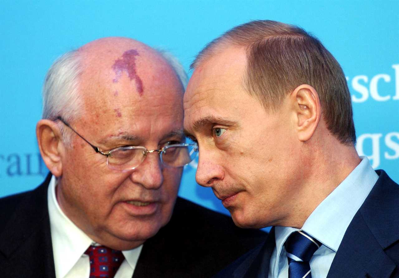 Boris Johnson and Putin lead tributes to Mikhail Gorbachev after leader who helped end Cold War dies