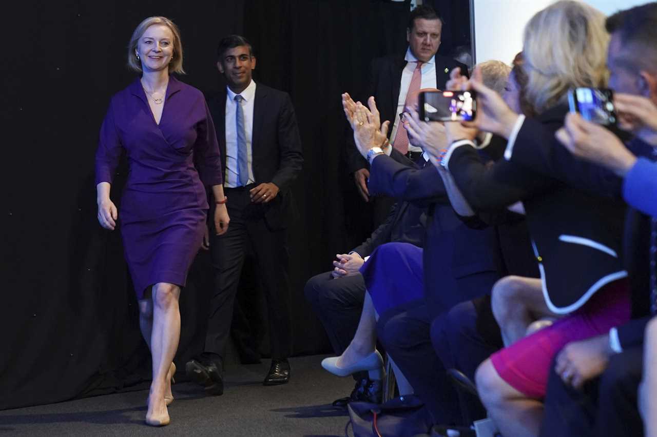 ‘Regal’ Liz Truss’ power pose shows she’s in control, says body language expert as new PM ‘channels Thatcher’