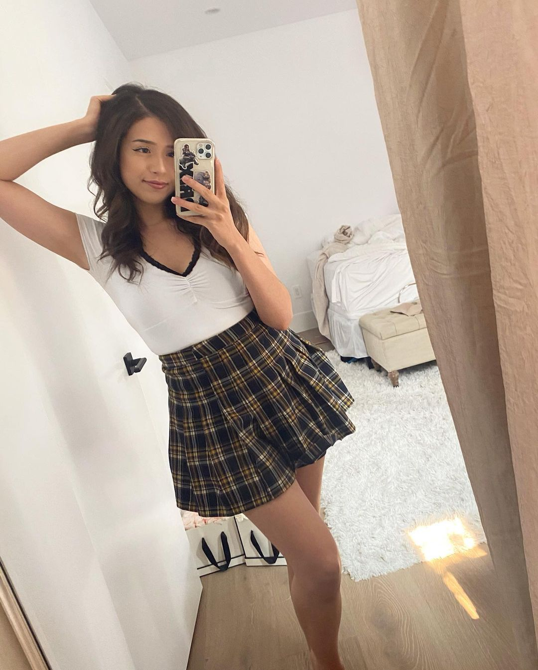 How tall is Pokimane?