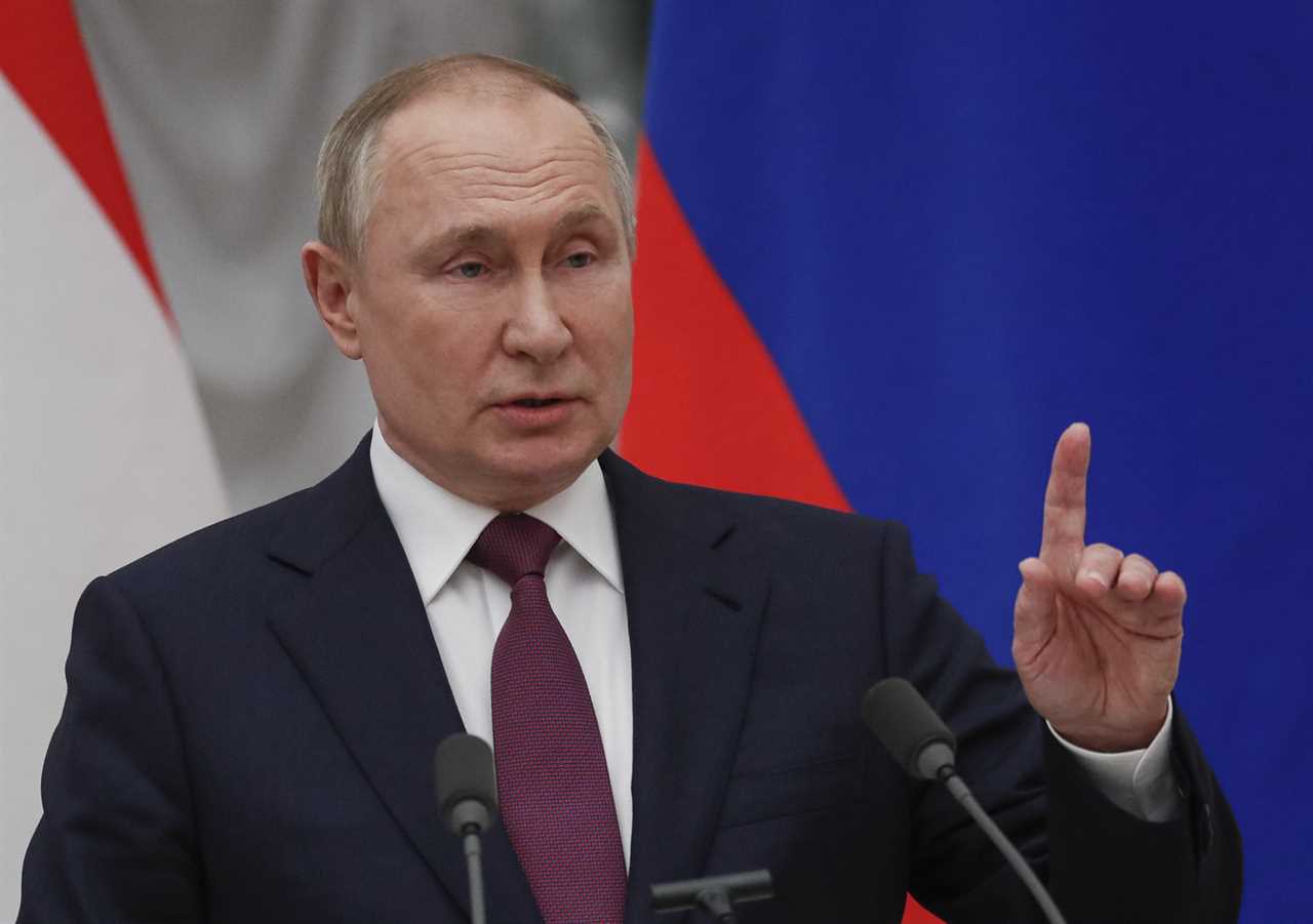 Rishi Sunak blasts cowardly Putin at G20 and calls on Russia to end ‘barbaric’ Ukraine war