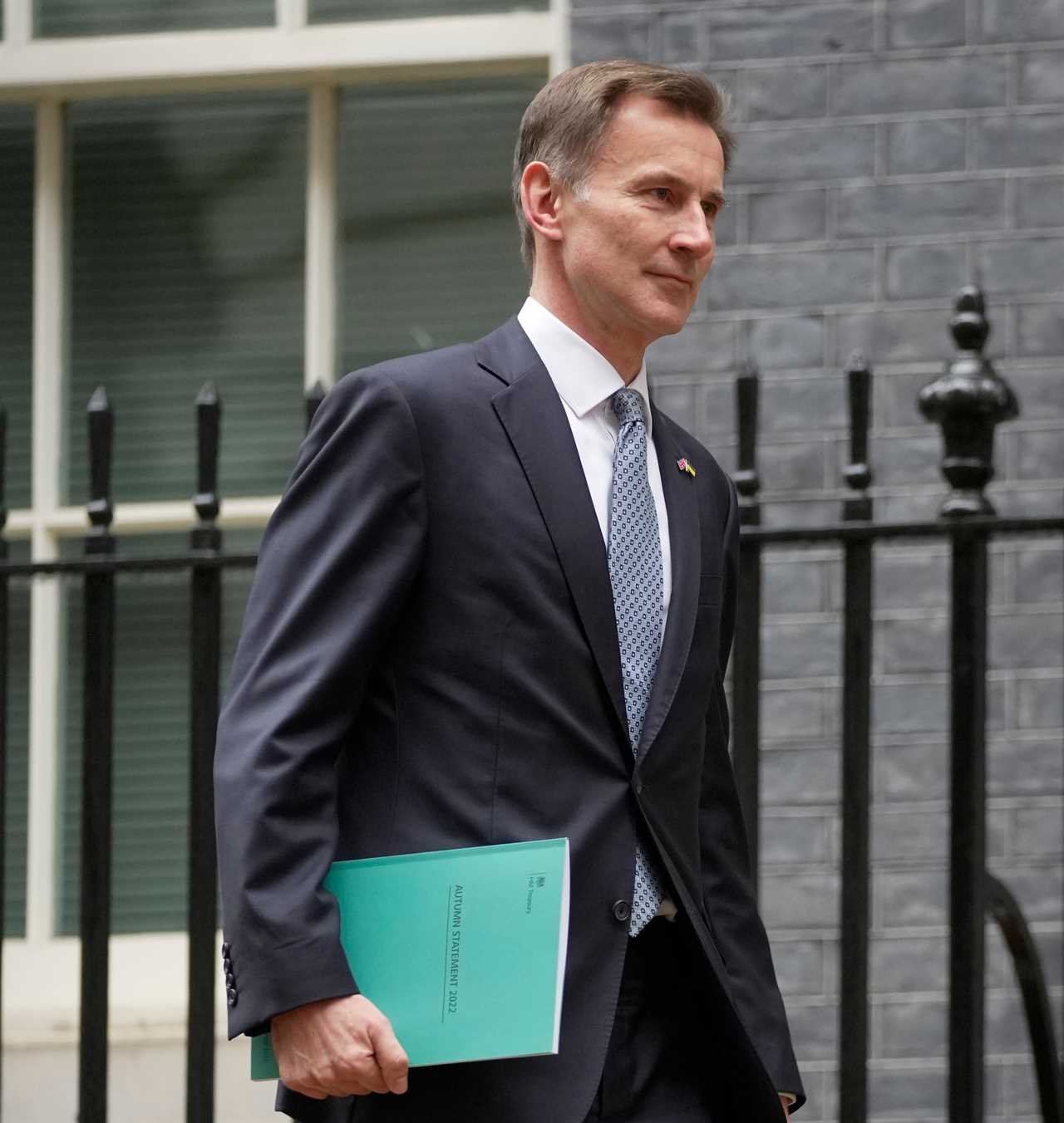 Jeremy Hunt says ‘wrong choices’ would prolong inflation pain in pay battle with rail workers and nurses