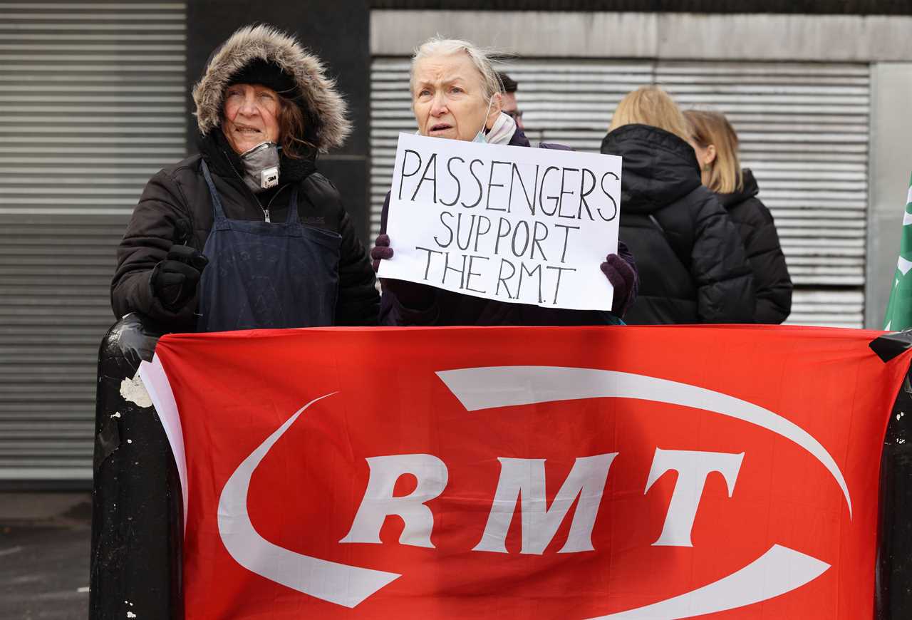 Ten per cent pay hike could be offered in a bid to reach deal with the RMT and end crippling rail strikes