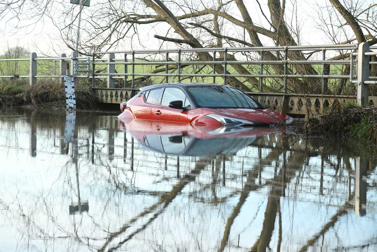 Making UK ready for extreme heat & flooding ‘could cost at least £10bn a year’