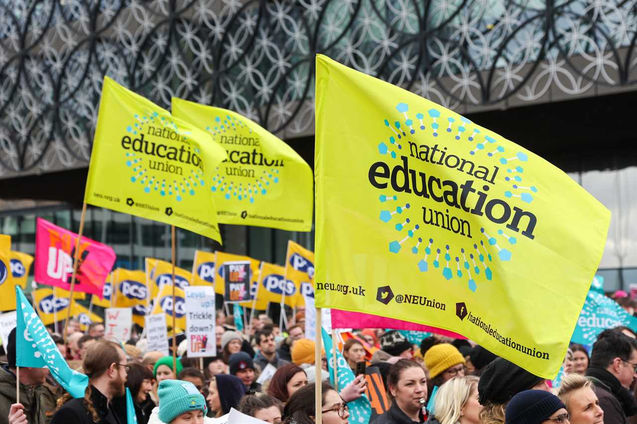 Rishi Sunak threatens unions with major change to strike laws to stop teacher chaos after parents left in the lurch