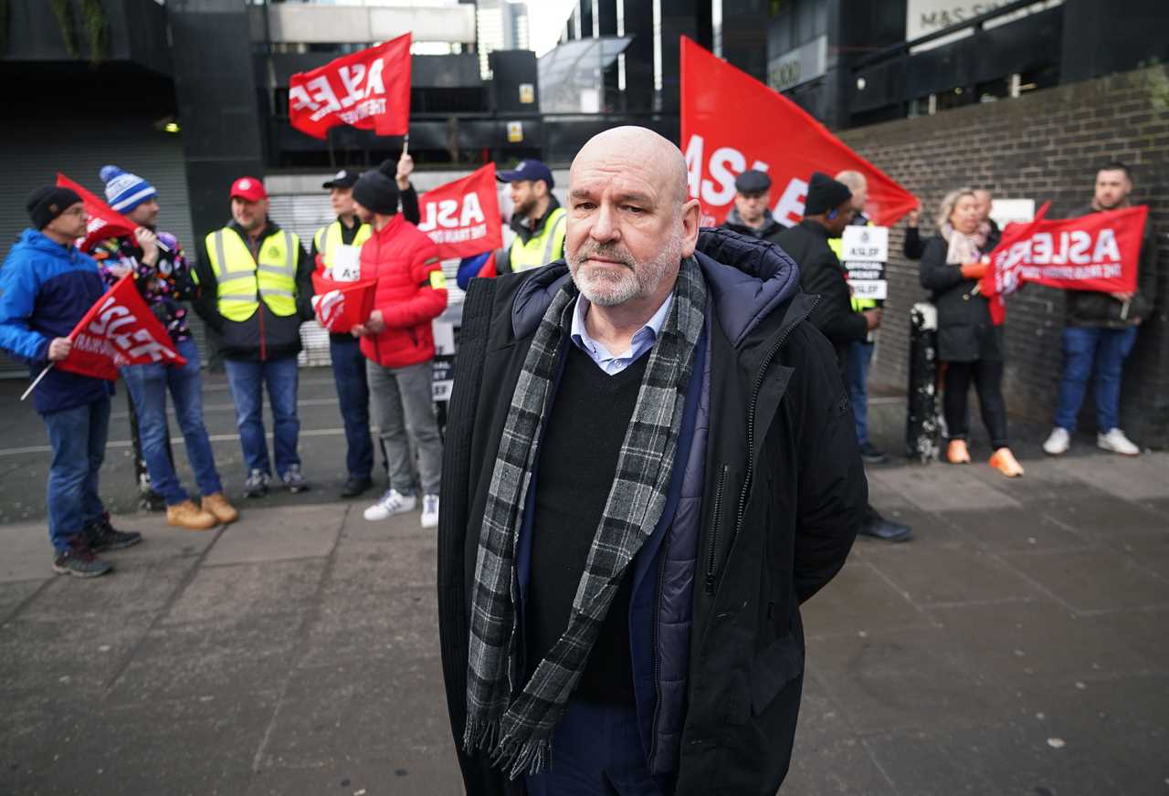 Sir Keir Starmer under new pressure to condemn strike misery after 160 Labour MPs stand on picket lines