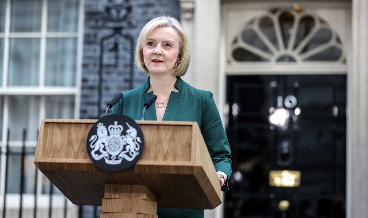 Liz Truss makes her farewell speech from the lectern in Downing Street as she says good bye to her premiership following her resignation last week watched by her husband and children Photograph by Richard Pohle