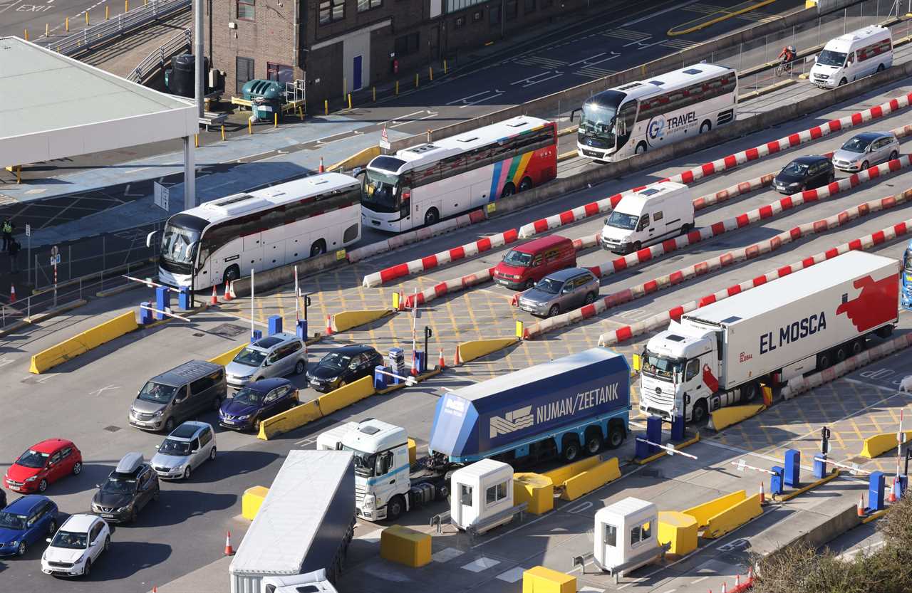 Easter travel warning as ‘significant’ contingency plans in place after chaotic Dover delays