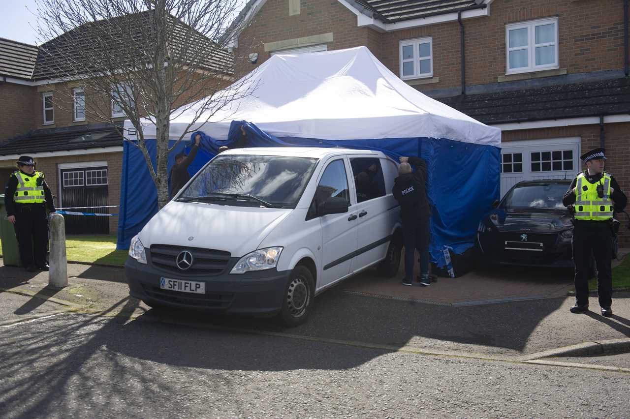06.04.2023 Pix by Alan MacGregor Ewing .NINTCHDBJOBS000001032845 - Police raid at Nicola Sturgeon house..Police raid the home of ex first minister Nicola Sturgeon. .Day two. Pack up and prepare to leave with van which was in the tent leaving along with three other police vehicles...Pic by Alan MacGregor Ewing.
