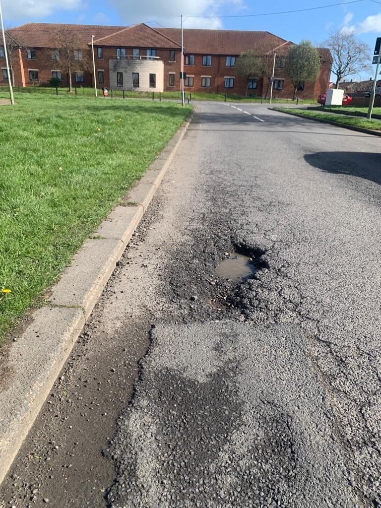 Pothole pointed out by Rishi Sunak remains unfilled two weeks later – and it’s even deeper