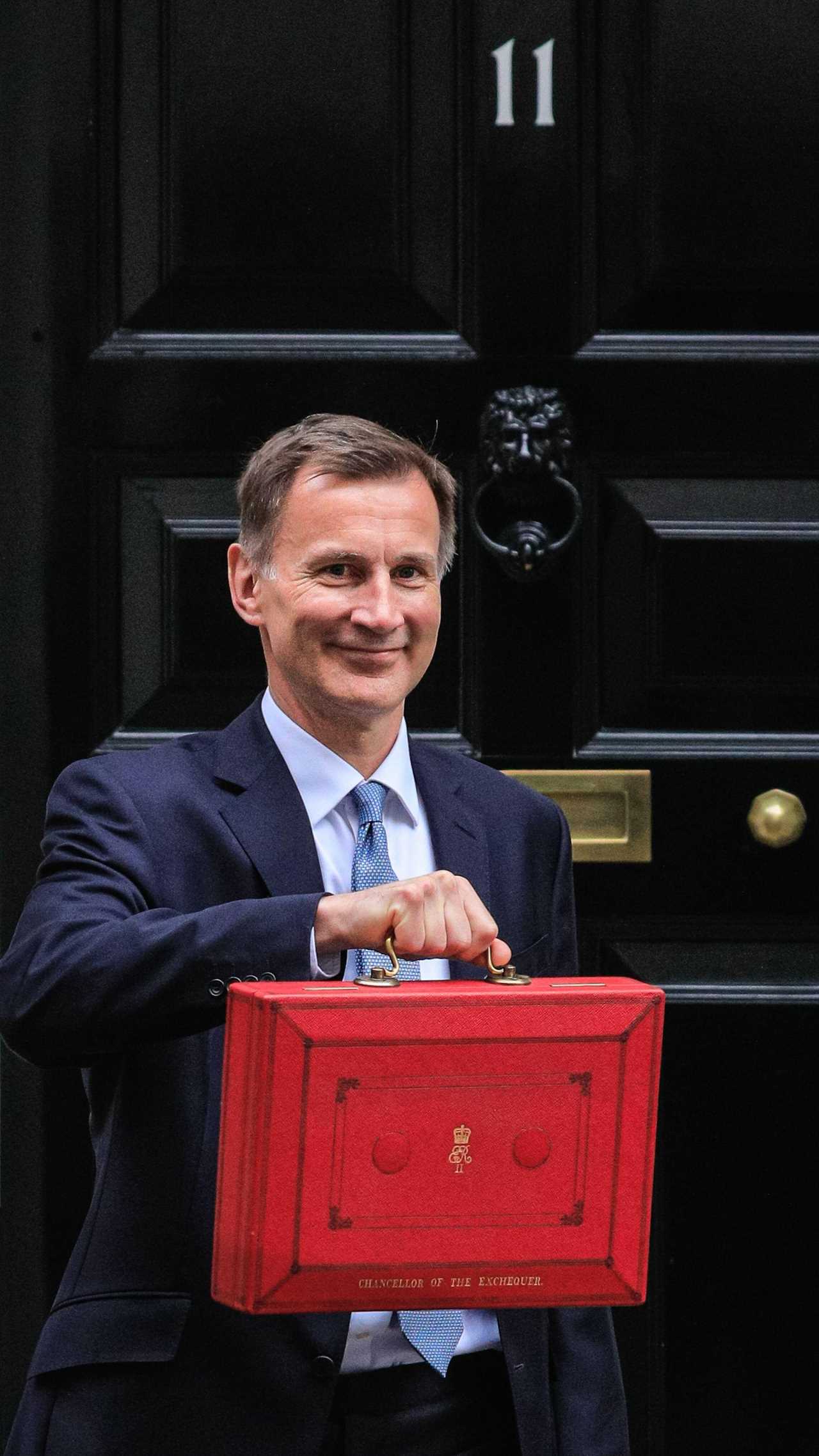 Alamy Live News. 2PEPD83 London, UK. 15th Mar, 2023. Jeremy Hunt, MP, Chancellor of the Exchequer outside No 11 Downing Street with the iconic red despatch box, which the briefcase is known as, before he delivers the Spring Budget to Parliament. Credit: Imageplotter/Alamy Live News This is an Alamy Live News image and may not be part of your current Alamy deal . If you are unsure, please contact our sales team to check.
